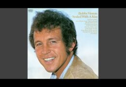Bobby Vinton – Sealed With A Kiss (1972)